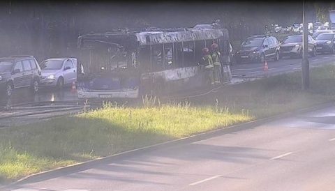 Pożar autobusu komunikacji miejskiej w bydgoskim Fordonie. Są utrudnienia