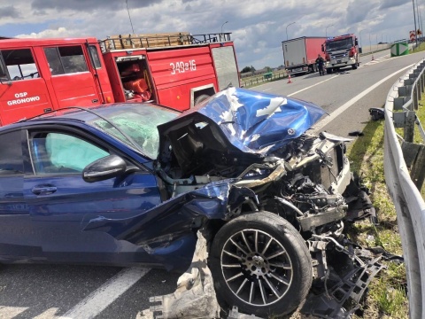 Wypadek na autostradzie A1 w Kujawsko-Pomorskiem. Zderzyła się osobówka z ciężarówką