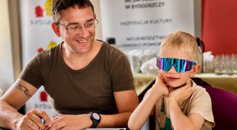 Tworzą roboty ze śmieci. Letnia Akademia Recyklingu w Bibliotece u Bełzy [zdjęcia]
