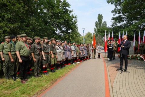 82. rocznica wybuchu Powstania Warszawskiego. Prezydent Karol Nawrocki oddał hołd ofiarom