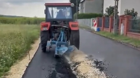 Rolnik przeorał nowy asfalt w Gliwicach. Straty oszacowano na 400 tysięcy złotych [wideo]