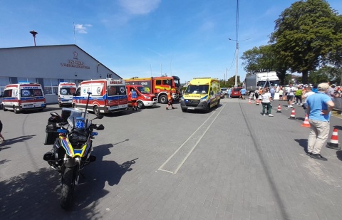 Poważny wypadek na trasie wyścigu kolarskiego w regionie. Zawodnicy w szpitalu [zdjęcia]