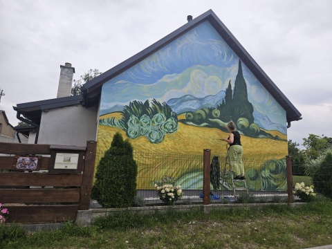 Malowidła inspirowane dziełami Van Gogha zachwycają w Brzózkach [Wakacyjny przewodnik po regionie]