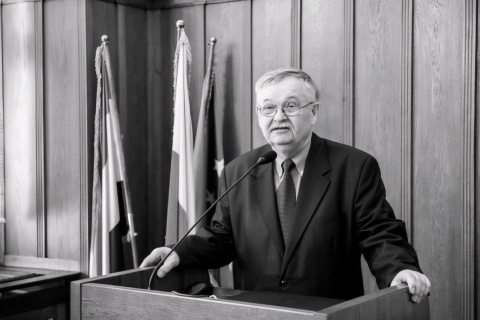 Nie żyje Wiesław Zajączkowski. Przez lata był dyrektorem Muzeum Archeologicznego w Biskupinie