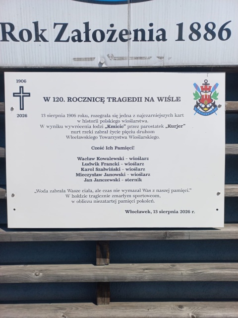 120 lat temu na Wiśle w Zarzeczewie zginęło pięciu wioślarzy. Jest pamiątkowa tablica