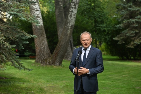 Premier: Na ostatnie dwa tygodnie sierpnia obniżony VAT na paliwa i ceny maksymalne na stacjach
