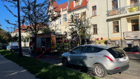 Ogień w kamienicy przy 20 stycznia w Bydgoszczy. W mieszkaniu nikogo nie było