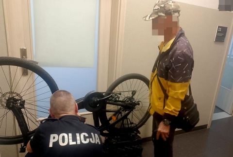 Nietrzeźwy cyklista przyjechał na komisariat w Aleksandrowie, by oznakować rower