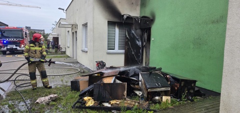 Pożar w Grudziądzu. Zapaliło się w mieszkaniu w szeregowcu przy ul. Lotniczej [zdjęcia]