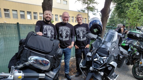 Motocyklami przez Polskę, by pomóc koledze. Pisarze z Torunia ruszyli w charytatywną trasę