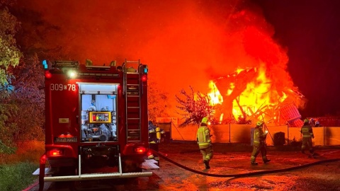 Pożar domu jednorodzinnego w Sicienku. Nocna akcja strażaków [zdjęcia]