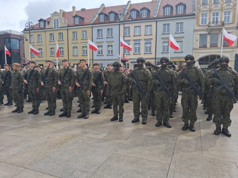 8. Kujawsko-Pomorska Brygada Terytorialna ma kolejnych żołnierzy. Uroczyste ślubowanie i święto w Bydgoszczy