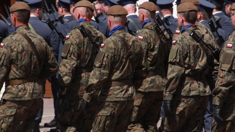 Za oszustwo przy realizacji wielomilionowych dostaw dla wojska odpowie między innymi przedsiębiorca z naszego regionu