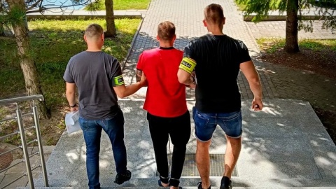 42-latek z Bydgoszczy ponownie zatrzymany. Trafił do aresztu, usłyszał zarzut rozboju