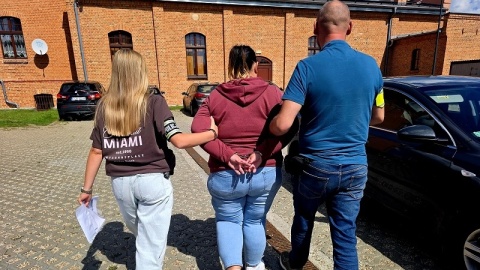 Seniorka z Chełmna straciła 32 tysiące złotych. Policja zatrzymała dwoje podejrzanych [zdjęcia i wideo]