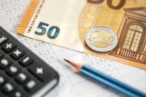Cło na tanie towary spoza UE spowodowało spadek liczby zamówień o połowę