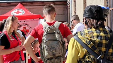 Bydgoscy uczniowie gotowi do szkoły. W ramach akcji PCK, dzieci otrzymały wyprawki