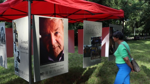 Leonard Pietraszak obchodziłby 90. urodziny. Nad Kanałem Bydgoskim uczcili pamięć legendy kina [zdjęcia]