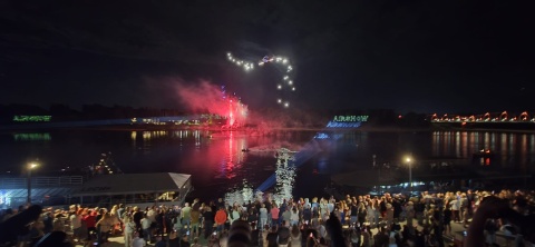 Samoloty i lasery. Toruń pożegnał wakacje spektakularnym airshow