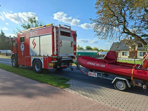 Strażacy z Włocławka wyłowili zmarłego mężczyznę z jeziora