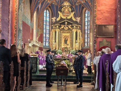 Ostatnie pożegnanie księdza Stanisława Kotowskiego, proboszcza Katedry Bydgoskiej [zdjęcia, wideo]