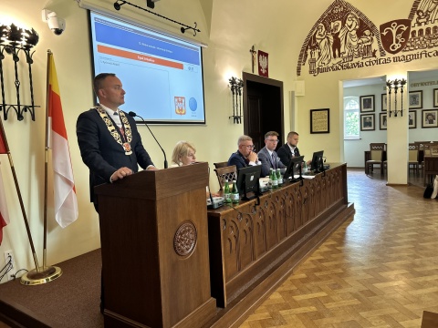 Prezydencka pensja w górę - emocje też. Straż miejska na sesji w Inowrocławiu