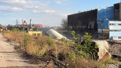 100-metrowy komin przeszedł do historii. Zniknął z krajobrazu Bydgoszczy [zdjęcia]