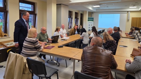 Rodzice walczą o małą szkołę podstawową w Borach Tucholskich. Spotkali się z wójtem gminy Osie
