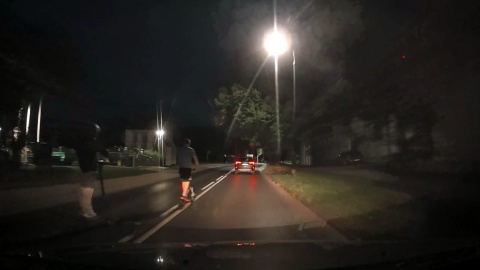 Mieszkańcy Pakości boją się młodzieży szalejącej na hulajnogach. Burmistrz mówi: Dość
