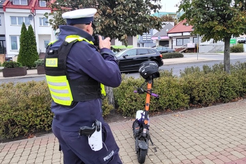 14-latek trafił do szpitala po wypadku na hulajnodze w Świeciu. Drugi pędził 54 kmgodz.