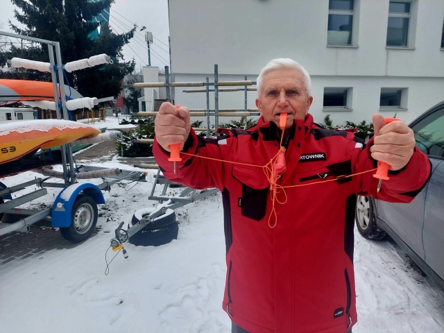 Jeziora i rzeki powoli zamarzają. Ratownicy WOPR są gotowi do interwencji na wodzie i lodzie