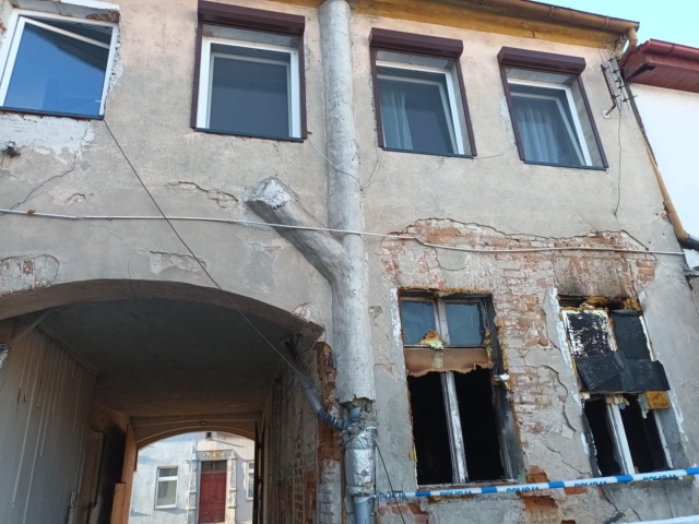 Po pożarze w Barcinie kobieta i dwie rodziny z dziećmi są bez dachu nad głową [zdjęcia]