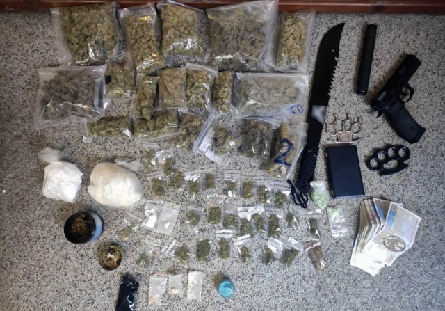 Narkotykowy magazyn w Białych Błotach. Za takie zasoby grozi do 10 lat więzienia