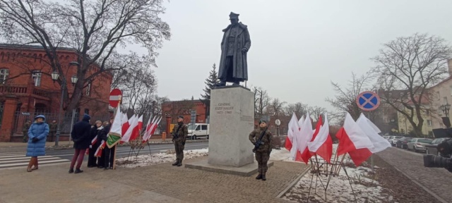 Toruń świętuje 106. rocznicę powrotu do wolnej Polski. Budujemy pomost