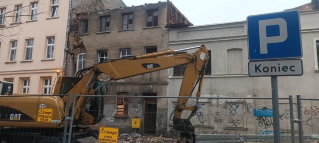 Kilka dni potrwa rozbiórka tego, co zostało z kamienicy w centrum Inowrocławia