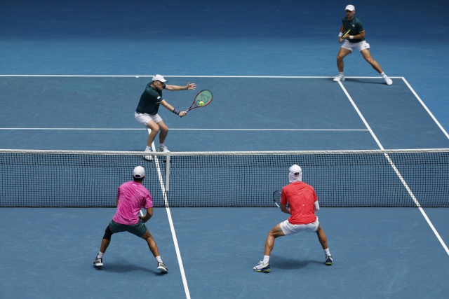 AO 2026: Jan Zieliński nie zagra w finale debla. Para gospodarzy lepsza w trzech setach