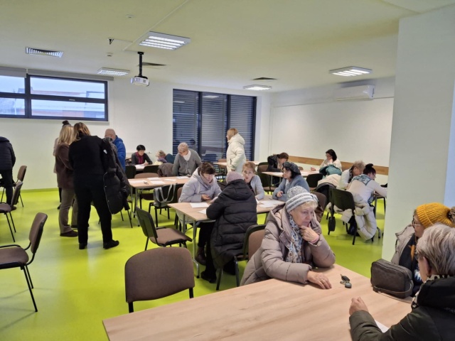 Za czym kolejka ta stoi w Grudziądzu Każdy chce studiować Pęd do wiedzy czują seniorzy