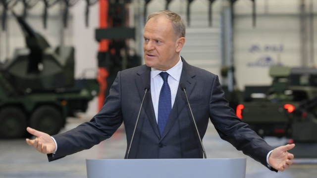 Polskie wojsko podpisało umowę na budowę systemu antydronowego. Donald Tusk: To przełom