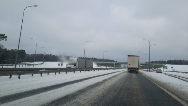 Wędrował z Grudziądza do Świecia... ekspresówką. Kobieta poszła w jego ślady i na S5 łapała stopa