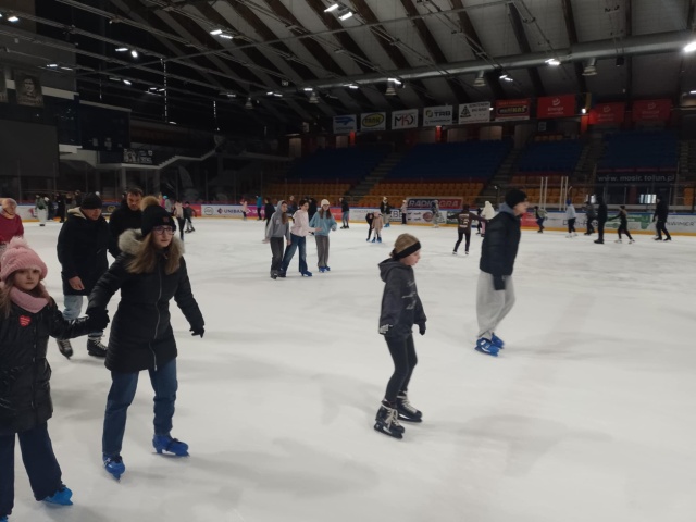 W poszukiwaniu przyszłych medalistów wybraliśmy się na lodowisko. Łyżwy dają wolność [zdjęcia, wideo]