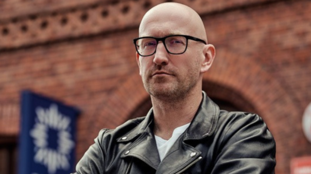 Toruński pisarz ponownie nagrodzony. Robert Małecki wśród laureatów Bestsellerów Empiku