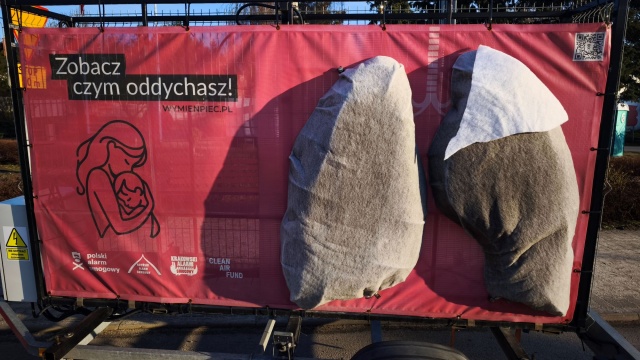 Mieszkańcy Dąbrowy zobaczyli, czym oddychają. Model płuc przedstawił skalę problemu [zdjęcia]