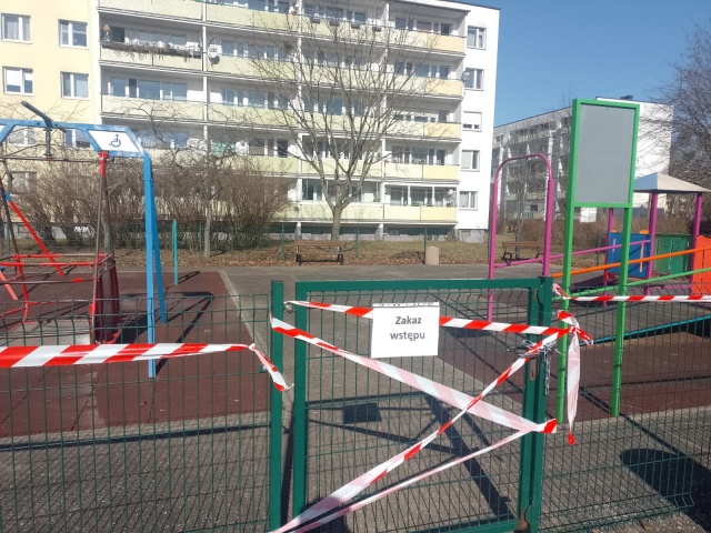 12-latek walczy o życie w toruńskim szpitalu po wypadku na placu zabaw Spadł z huśtawki