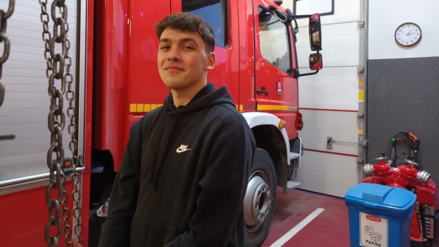 17-latek odnalazł zaginioną dziewczynkę z Prądocina. To młody strażak z Nowej Wsi Wielkiej