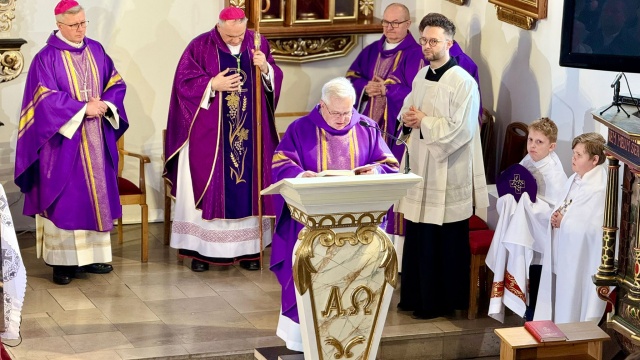 Żużlowcy z regionu niebawem rozpoczną sezon. W kościele w Górsku zebrali się, by porozmawiać z Bogiem