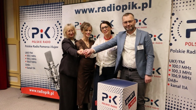 Łąki dla pszczół w zamian za wiedzę o cyberbezpieczeństwie. Ruszyła kampania Pole do popisu