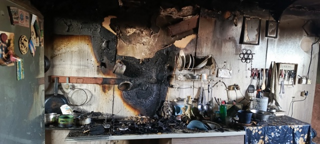 Wyniósł z pożaru młodszego brata, ale dziadka nie dał rady. Pomogła policja z Wąbrzeźna [zdjęcia]