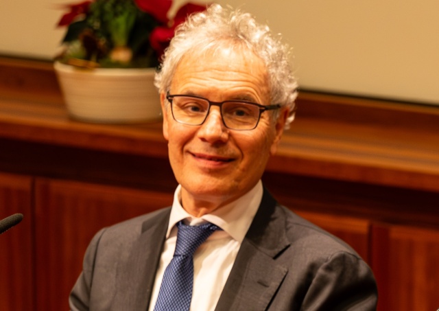 Premier Tusk: - Noblista prof. Victor Ambros niedługo będzie formalnie Polakiem