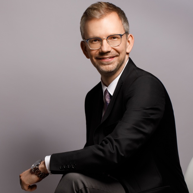 Handel narkotykami przez Internet. Naukowiec z UKW Bydgoszcz o forach, chatach i darknecie