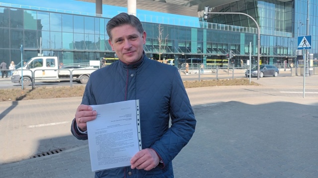 Poseł PiS zawiadamia CBA w sprawie przetargu na wynajem aut dla urzędników w Toruniu